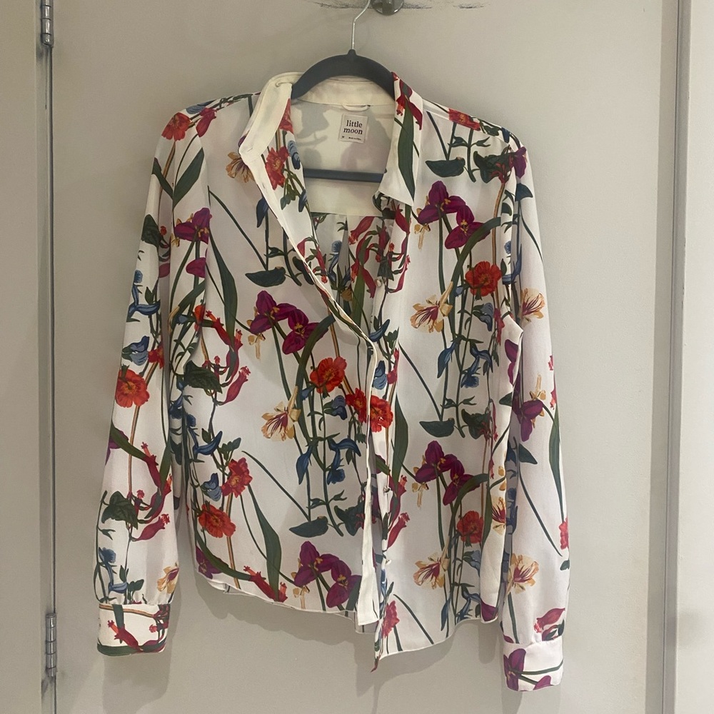Aritzia little moon button up top size M - Picture 2 of 2